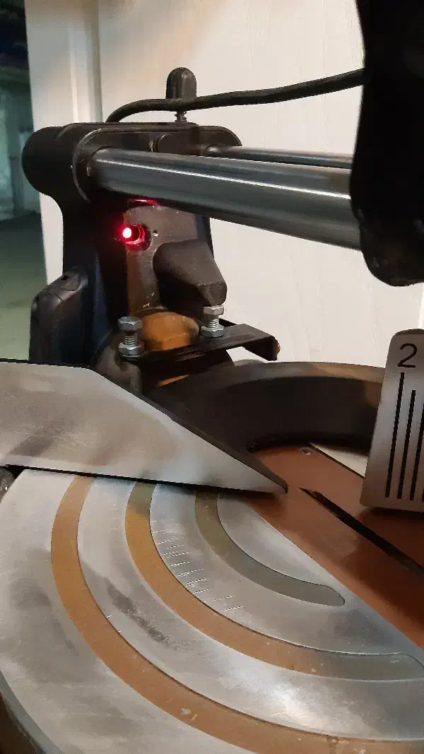 اره فارسی بر تیغ ۲۵ فوق العاده|ابزارآلات|مشهد, فلسطین|دیوار