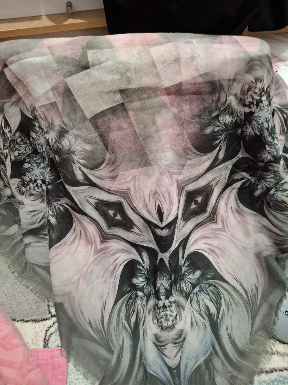 ست کیف و روسری و تعدادی شال  روسری مجلسی جواهردوزی|کیف، کفش، کمربند|قم, منبع آب|دیوار