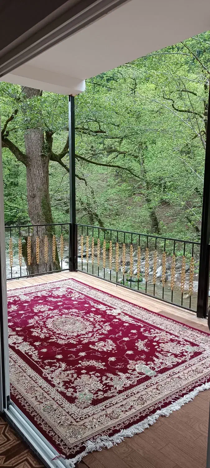 ویلا لب رودخانه و جنگلی با فاصله 2متر بالکن دار|اجارهٔ کوتاه‌مدت آپارتمان و سوئیت|اسالم, |دیوار