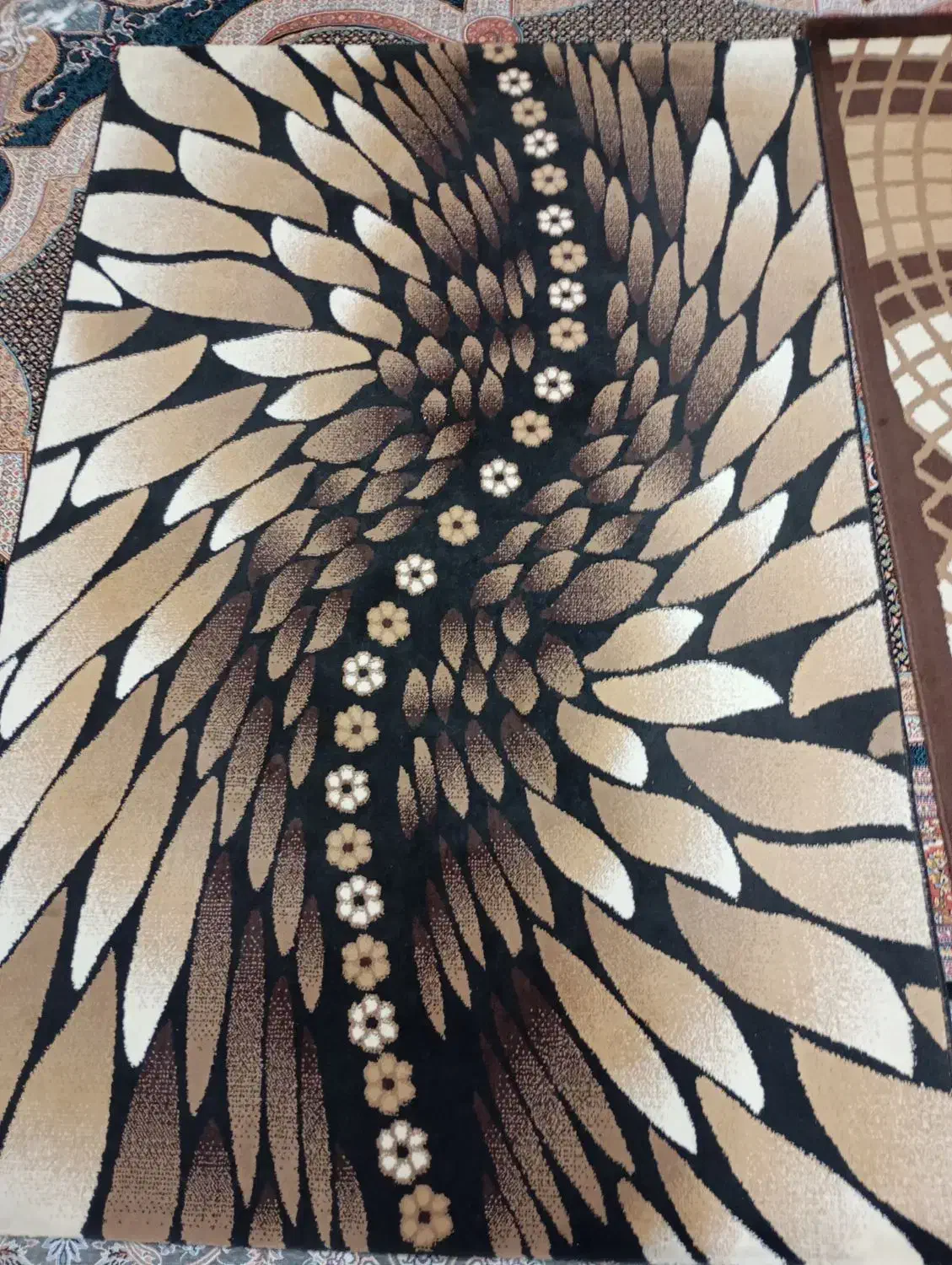 دو عدد فرش در حد نو|فرش|پارسآباد, |دیوار