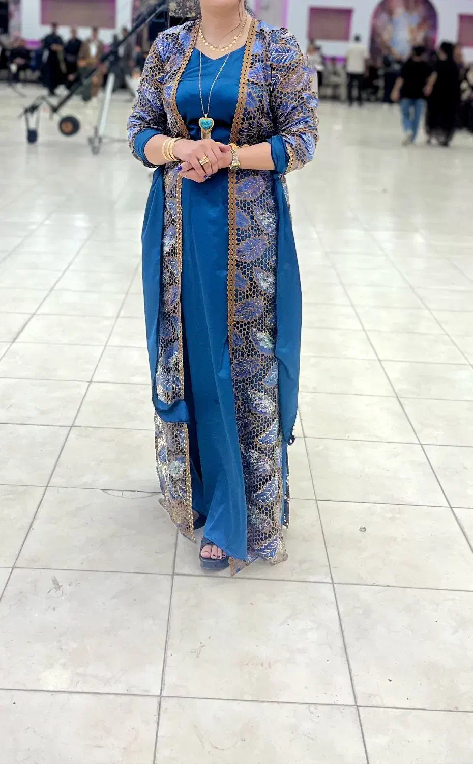 لباس مجلسی|لباس|کوزران, |دیوار