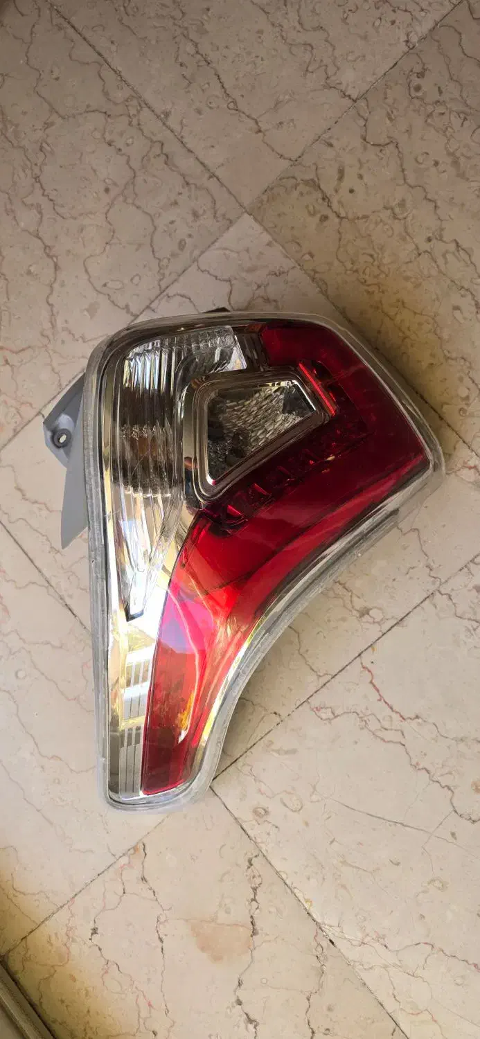 چراغ خطر تیوولی|قطعات یدکی و لوازم جانبی|اصفهان, صائب|دیوار