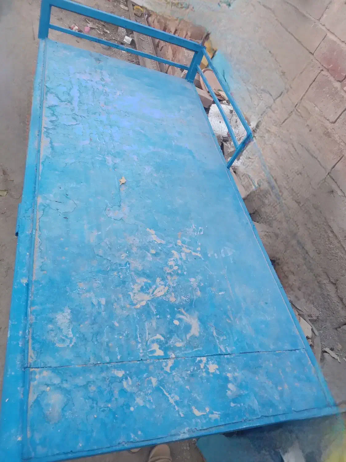 تخت اهنی|تخت و سرویس خواب|خاش, |دیوار