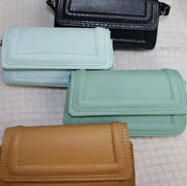 کیف(تعدادی کیف به قیمت خرید)|کیف، کفش، کمربند|صدرا-فارس, باغشهر بهارستان صدرا|دیوار