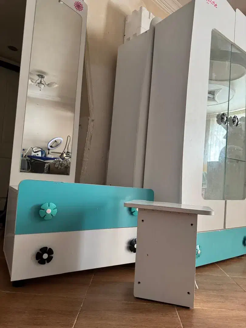 سرویس تختخواب و کمد و آینه دراور کودک ونوجوان سالم|تخت و صندلی بچه|مشهد, رضاشهر|دیوار