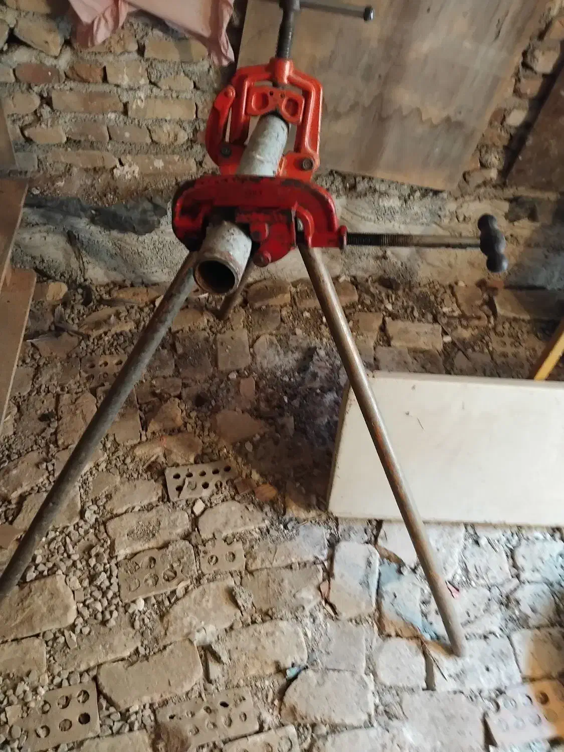 گیره آهنی ایران پتک.لوله بر و دستگاه حدیده|ابزارآلات|گرگان, |دیوار