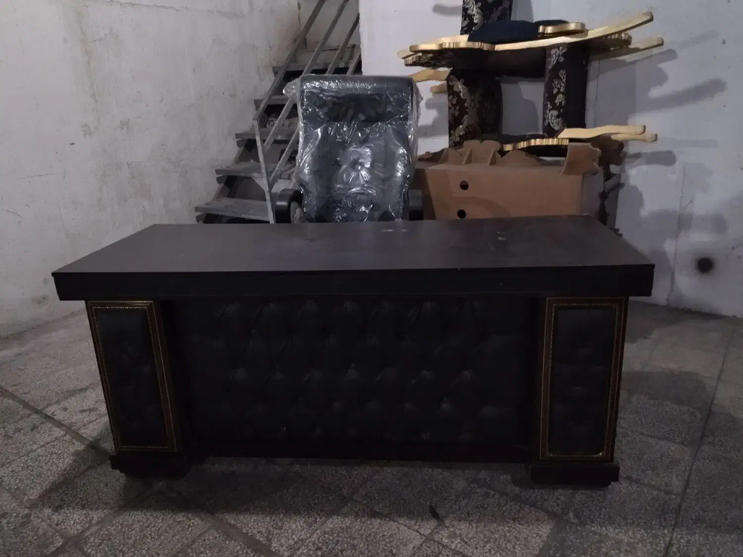 میز مدیریت همراه با صندلی|مبلمان اداری|صدرا-فارس, فاز ۱|دیوار