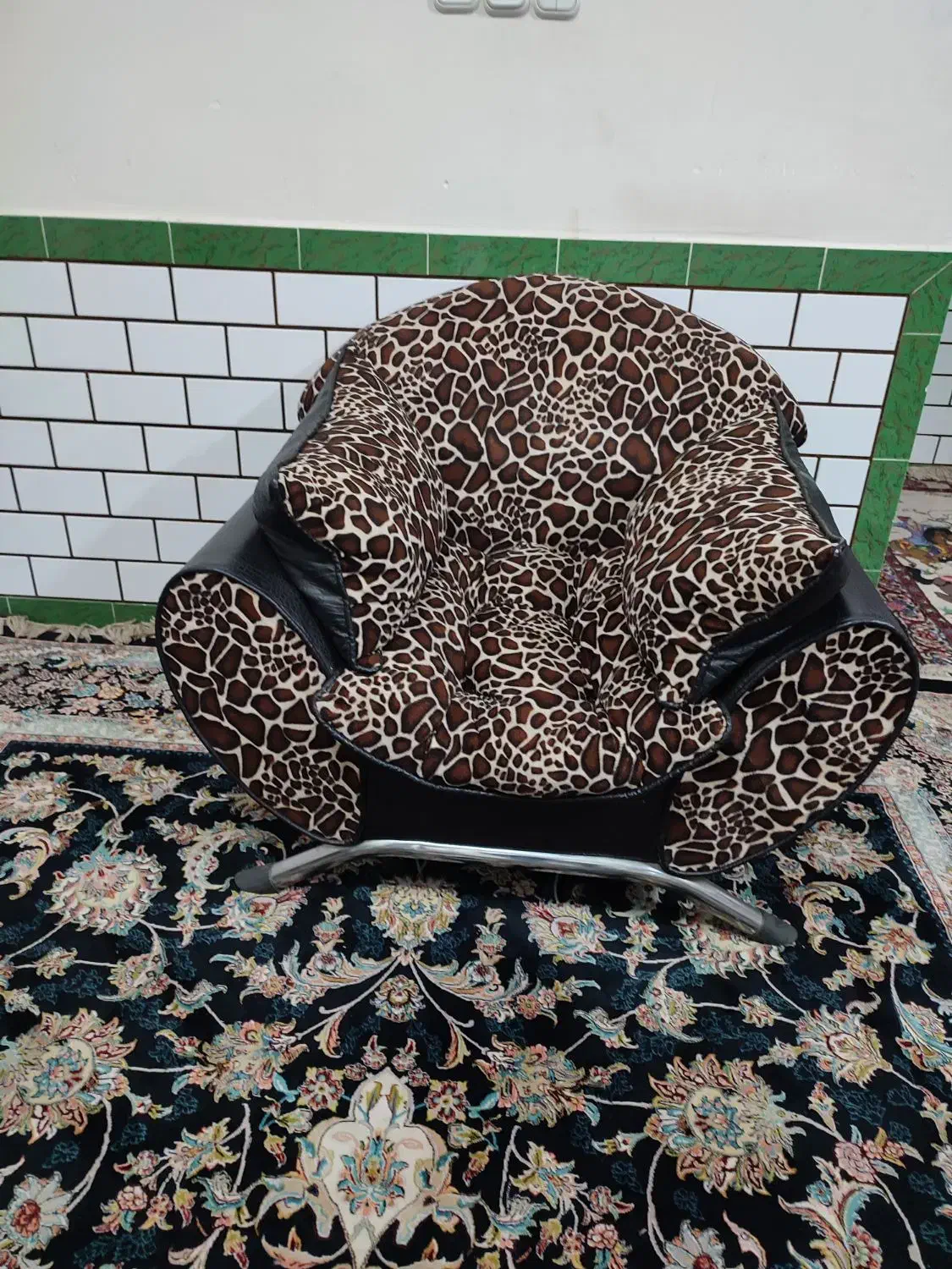مبل راحتی شیک، سالم ولی کارکرده|مبلمان خانگی و میز عسلی|دزفول, |دیوار