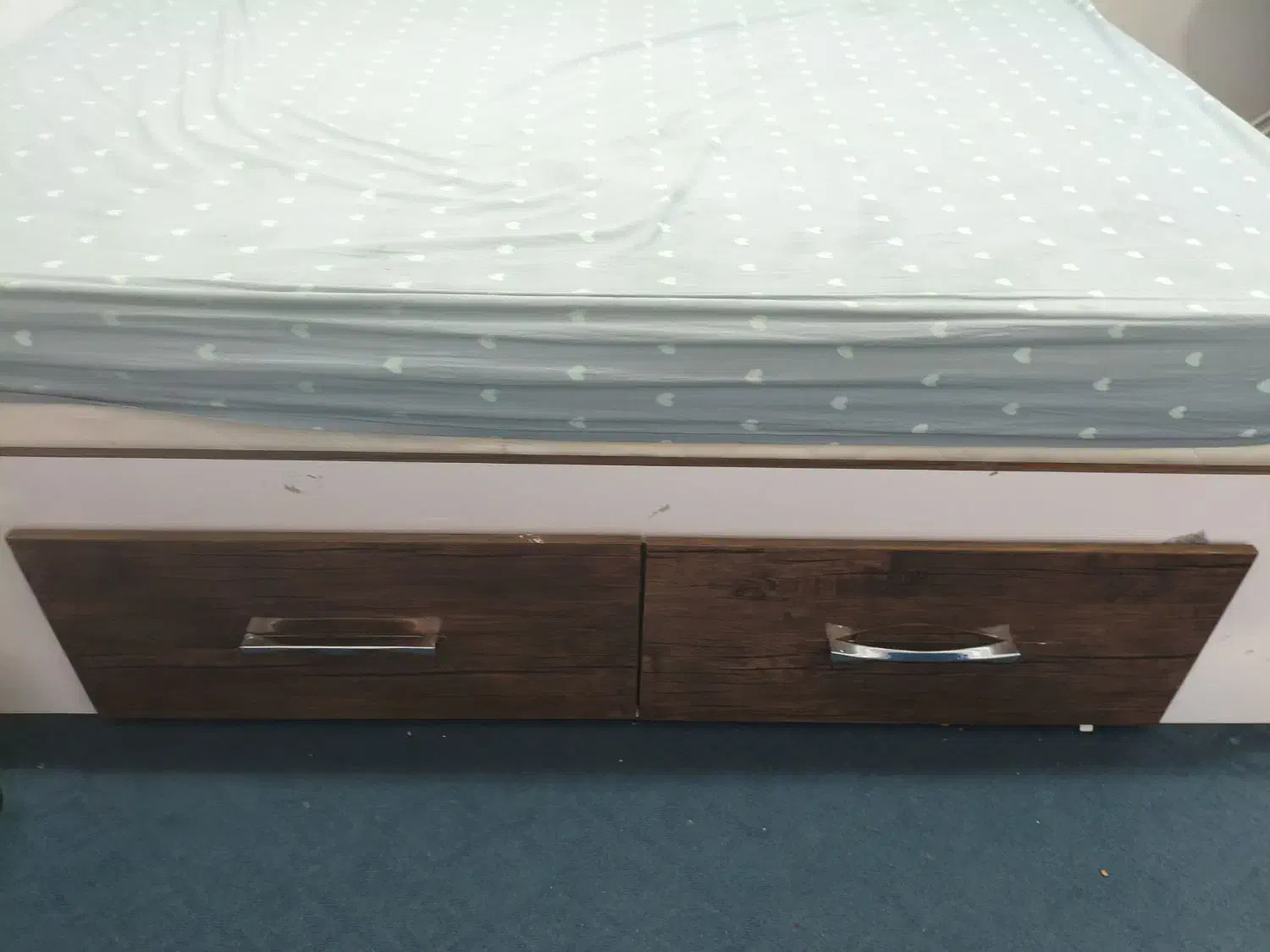 سرویس خواب دونفره با تشک.جنس تخت ام دی آف ترک هست.|تخت و سرویس خواب|برازجان, |دیوار