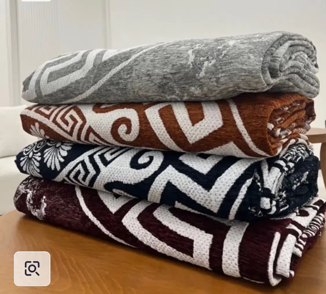 روفرشی مخملی|روفرشی|قم, چهل درخت‎|دیوار