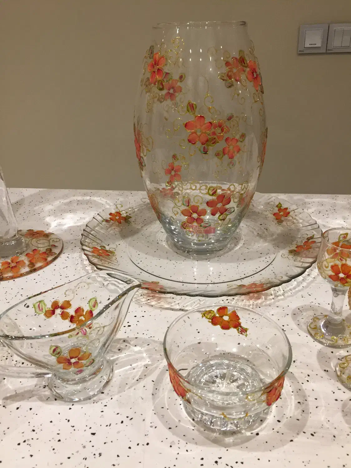 سرویس ۳۸ پارچه پذیرایی نقاشی دست پاشاباغچه و سوگا|ظروف سرو و پذیرایی|تهران, امانیه|دیوار