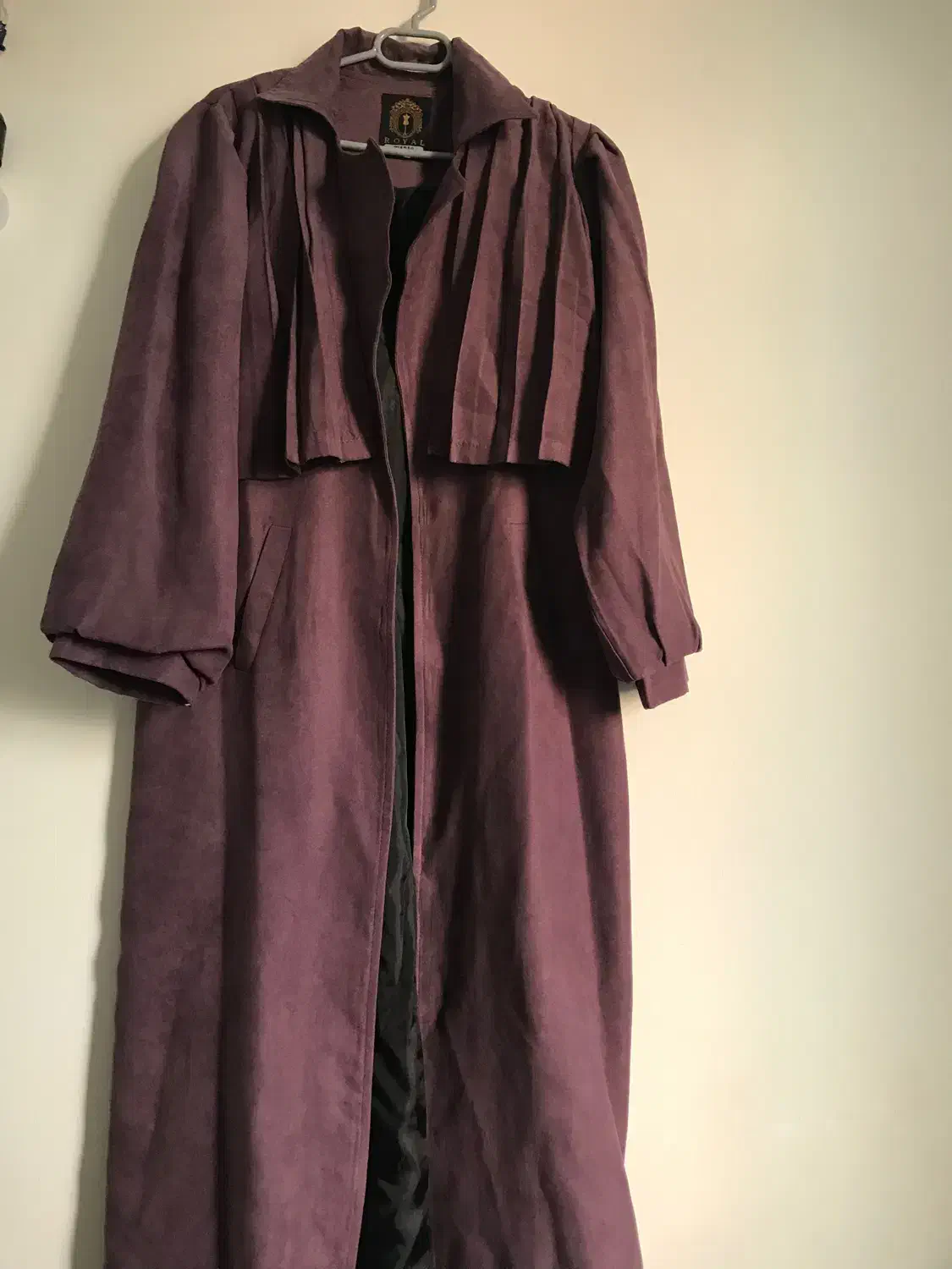 پالتو|لباس|گرگان, |دیوار