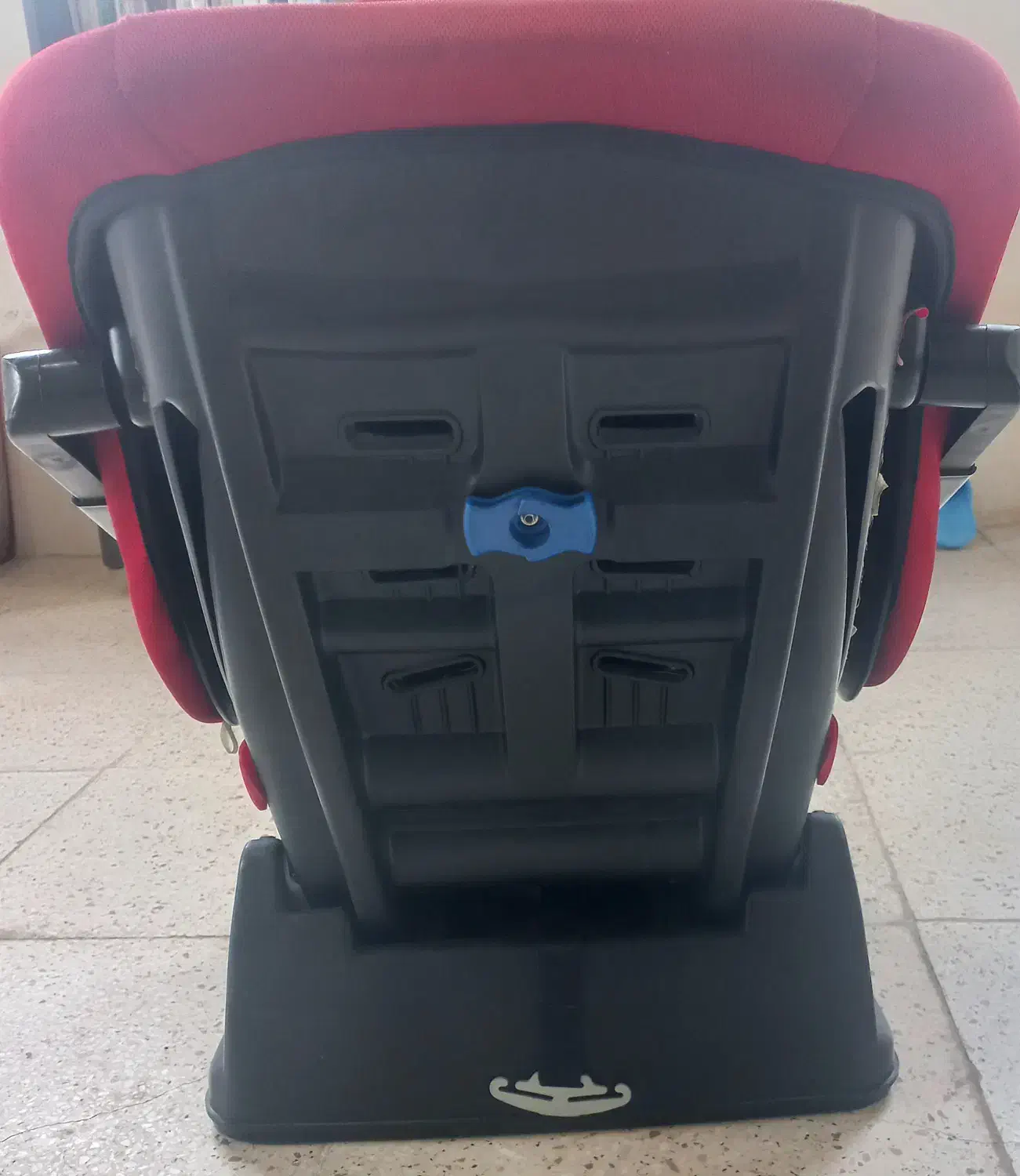 صندلی کودک|تخت و صندلی بچه|رشت, کوی غلام نیا|دیوار