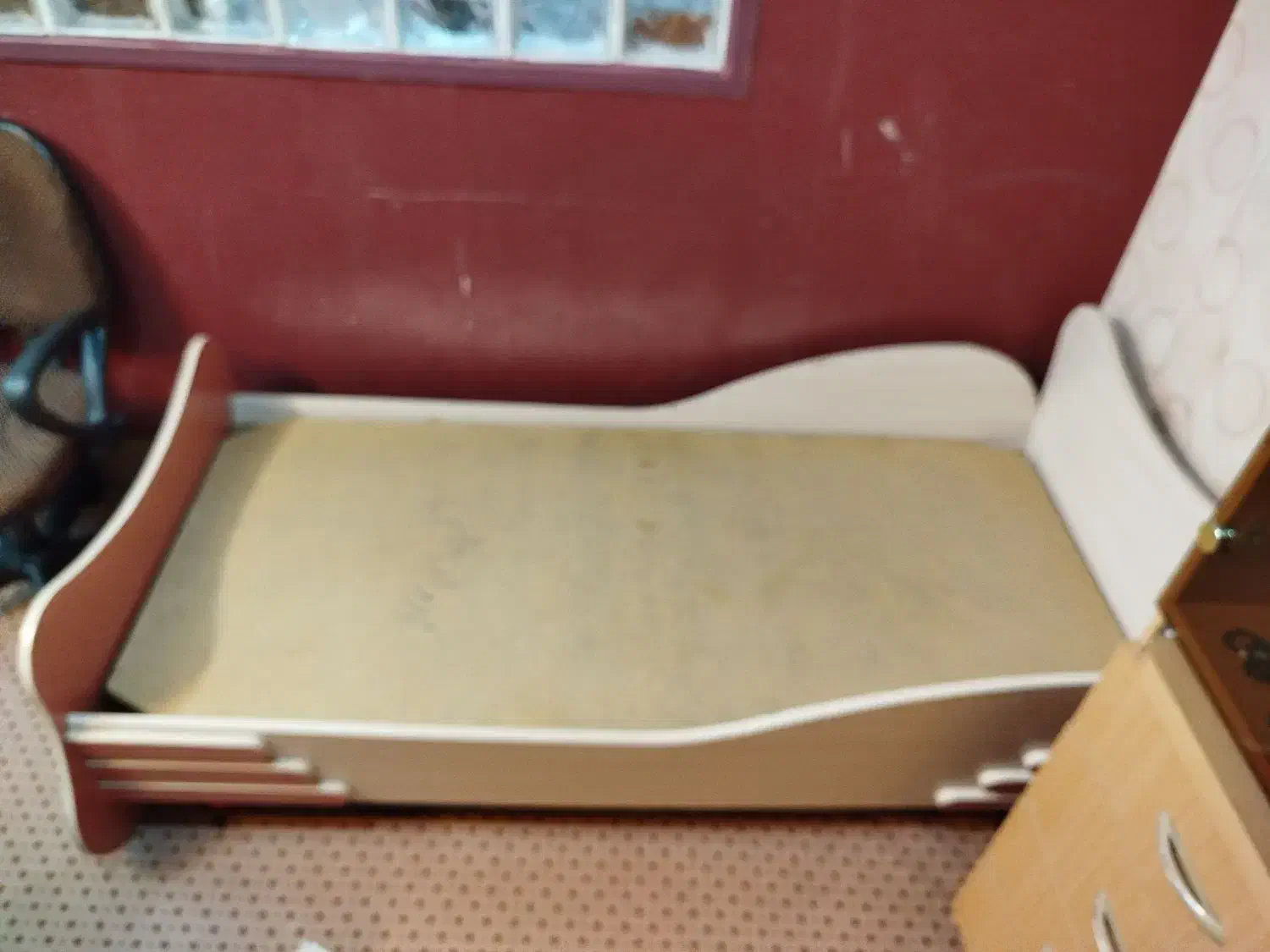 تخت نوجوان سالم وتمیز|تخت و سرویس خواب|اصفهان, جلالیه|دیوار