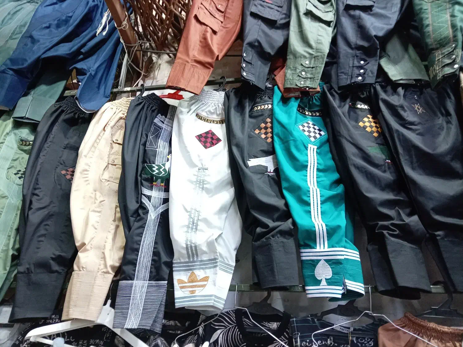 کردی زندان دوز|لباس|زرند, |دیوار