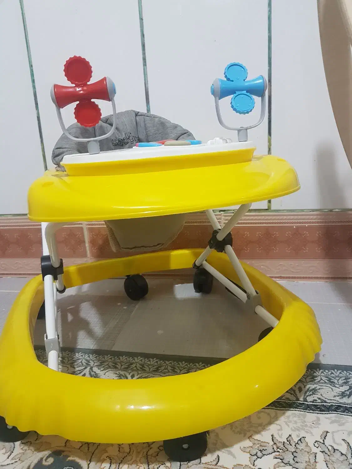 فروش گهواره روئروک و پشه بند در حد نو|تخت و صندلی بچه|فولادشهر, B8|دیوار