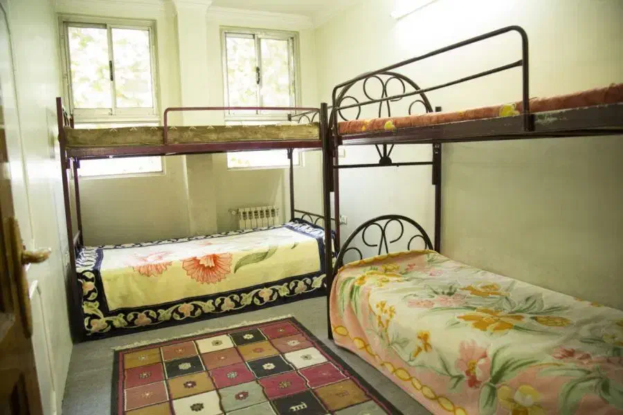 خوابگاه دخترانه در مرکز شهر واقع در خیابان زند|اجارهٔ کوتاهمدت آپارتمان و سوئیت|شیراز, بازار|دیوار