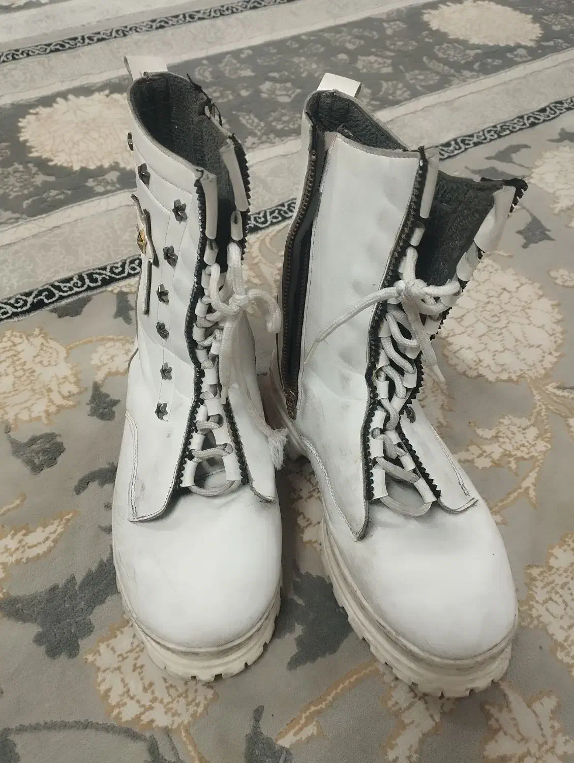 ۲عدد بوت سفید و مشکی کاملاً سالم|کیف، کفش، کمربند|قم, کلهری|دیوار