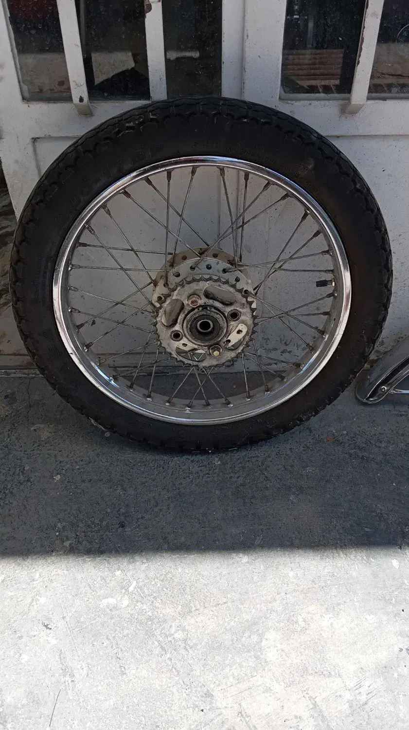 چرخ عقب و کمک عقب جلو موتور تخت|قطعات یدکی و لوازم جانبی|سنندج, |دیوار