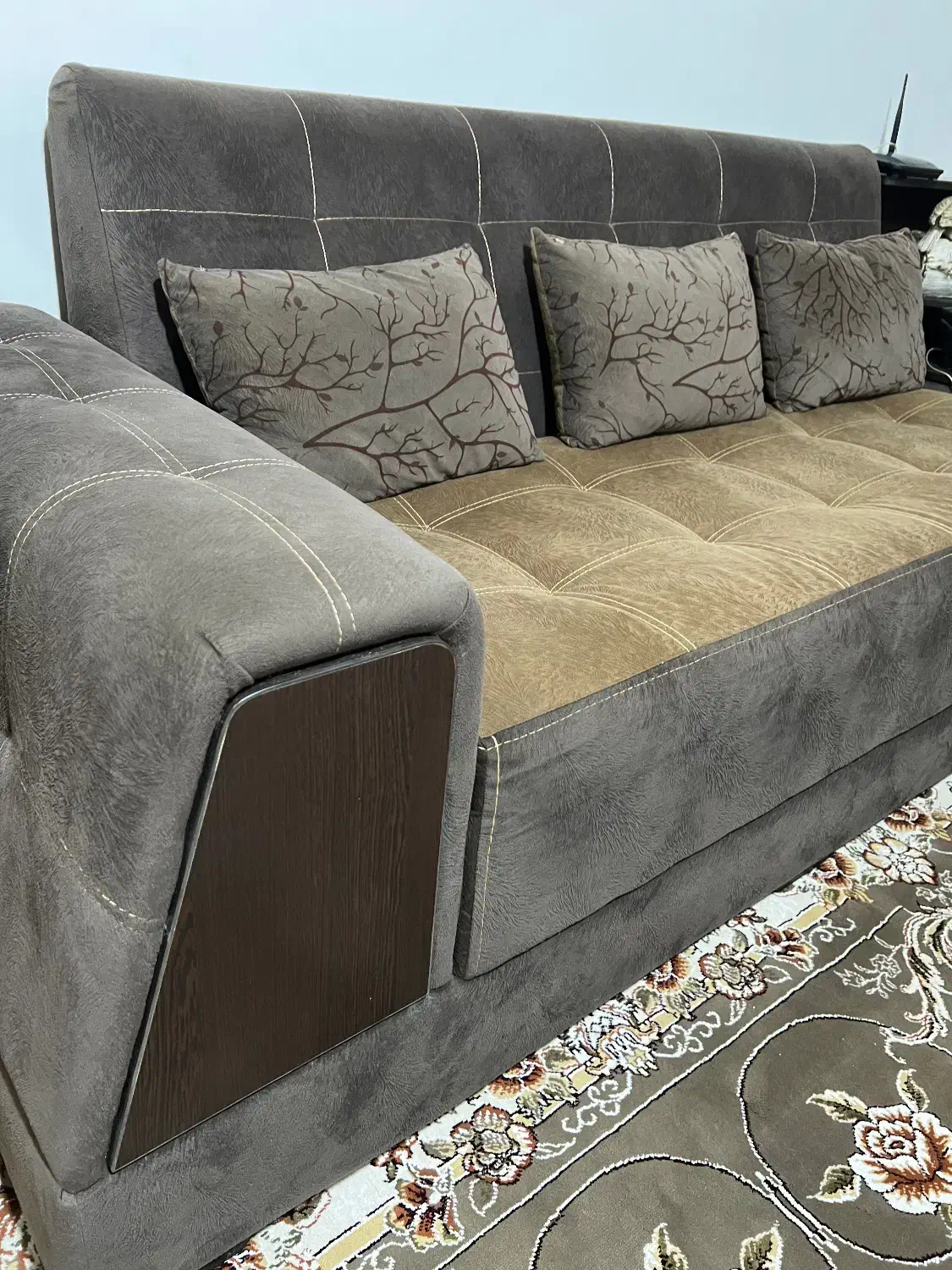 مبل ۷ نفره همراه با میز جلو مبلی|مبلمان خانگی و میز عسلی|آستانه اشرفیه, |دیوار