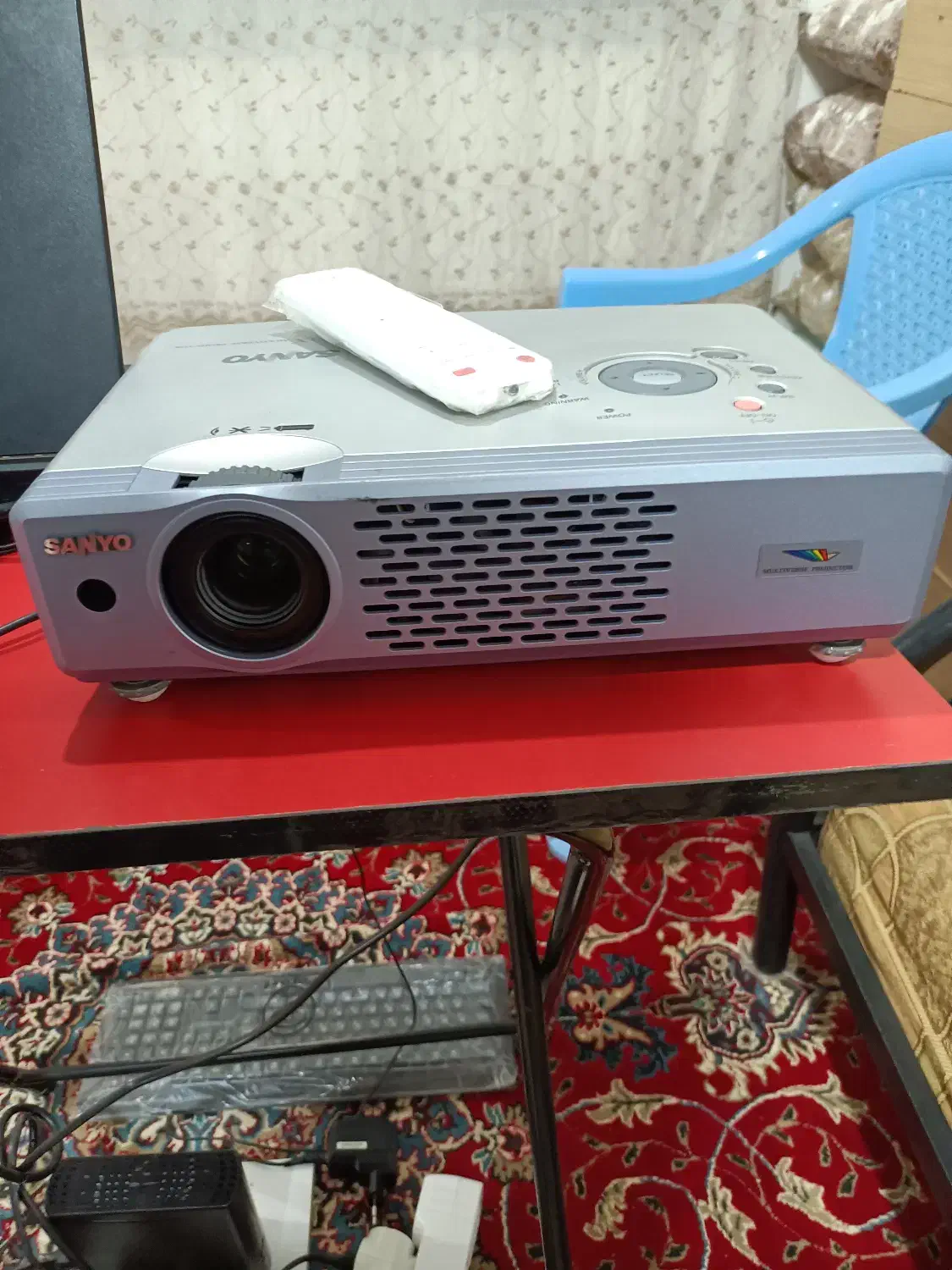 پروژکتور سانیو ۳۰۰۰لومنز|تلویزیون و پروژکتور|همدان, |دیوار