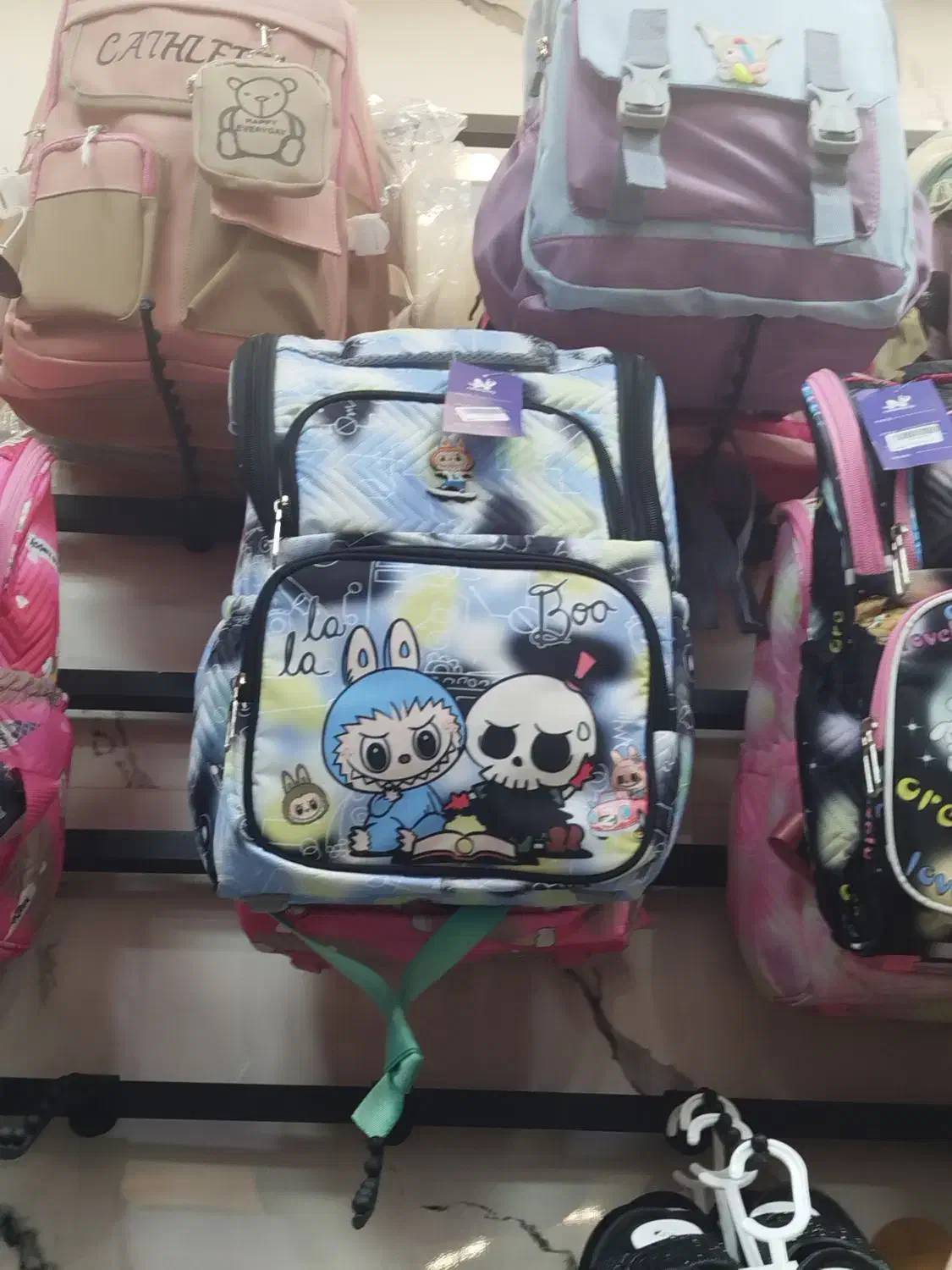 انواع کیف ( مجلسی ، مدارس )|کیف، کفش، کمربند|صدرا-فارس, فاز ۱|دیوار