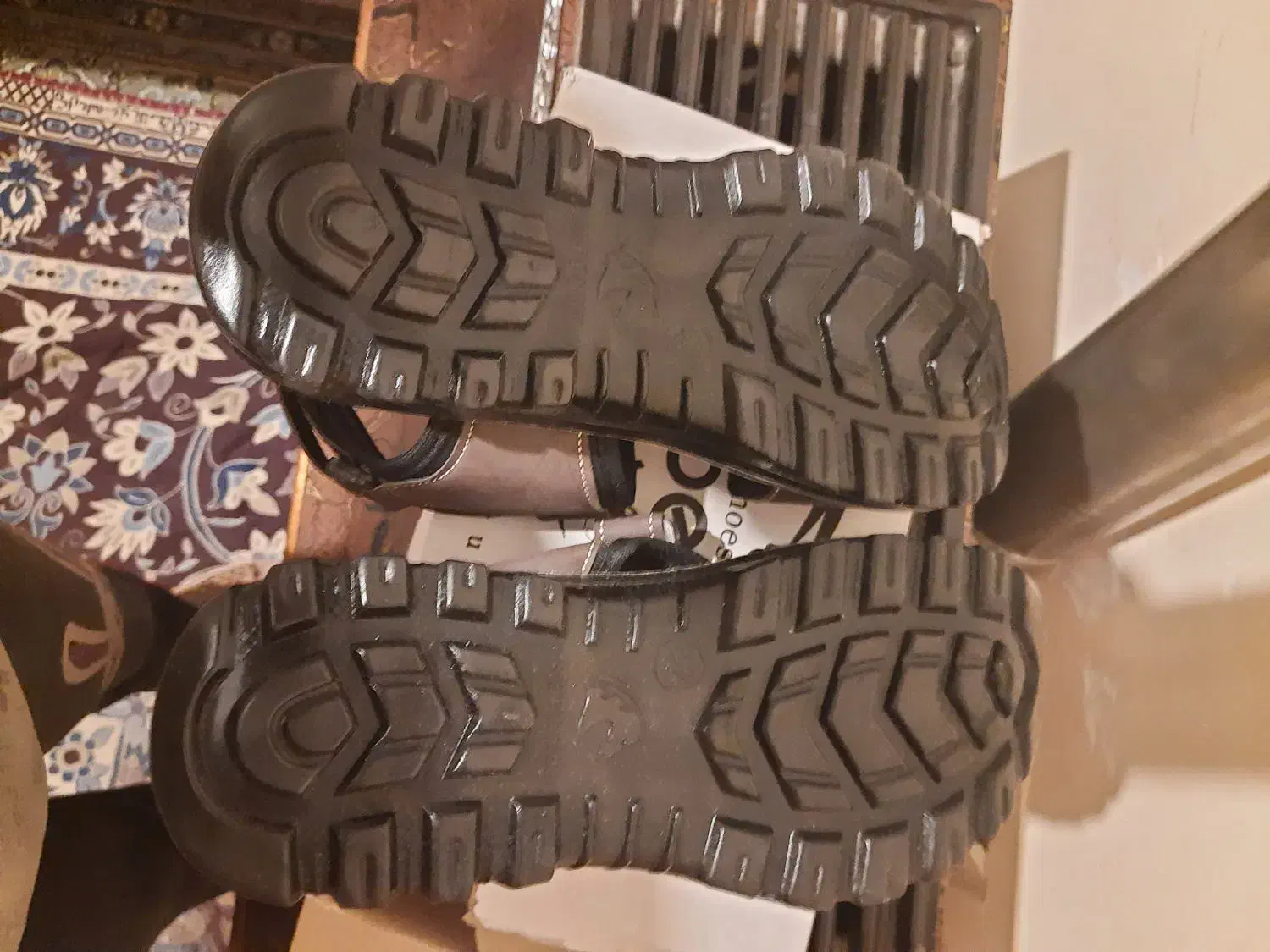 صندل|کیف، کفش، کمربند|اصفهان, فجر|دیوار