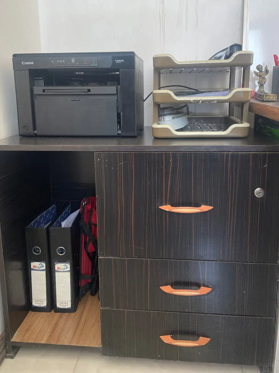 میز مدیریت همراه با سه کشویی کنار و صندلی مدیریت|مبلمان اداری|خمینی‌شهر, |دیوار