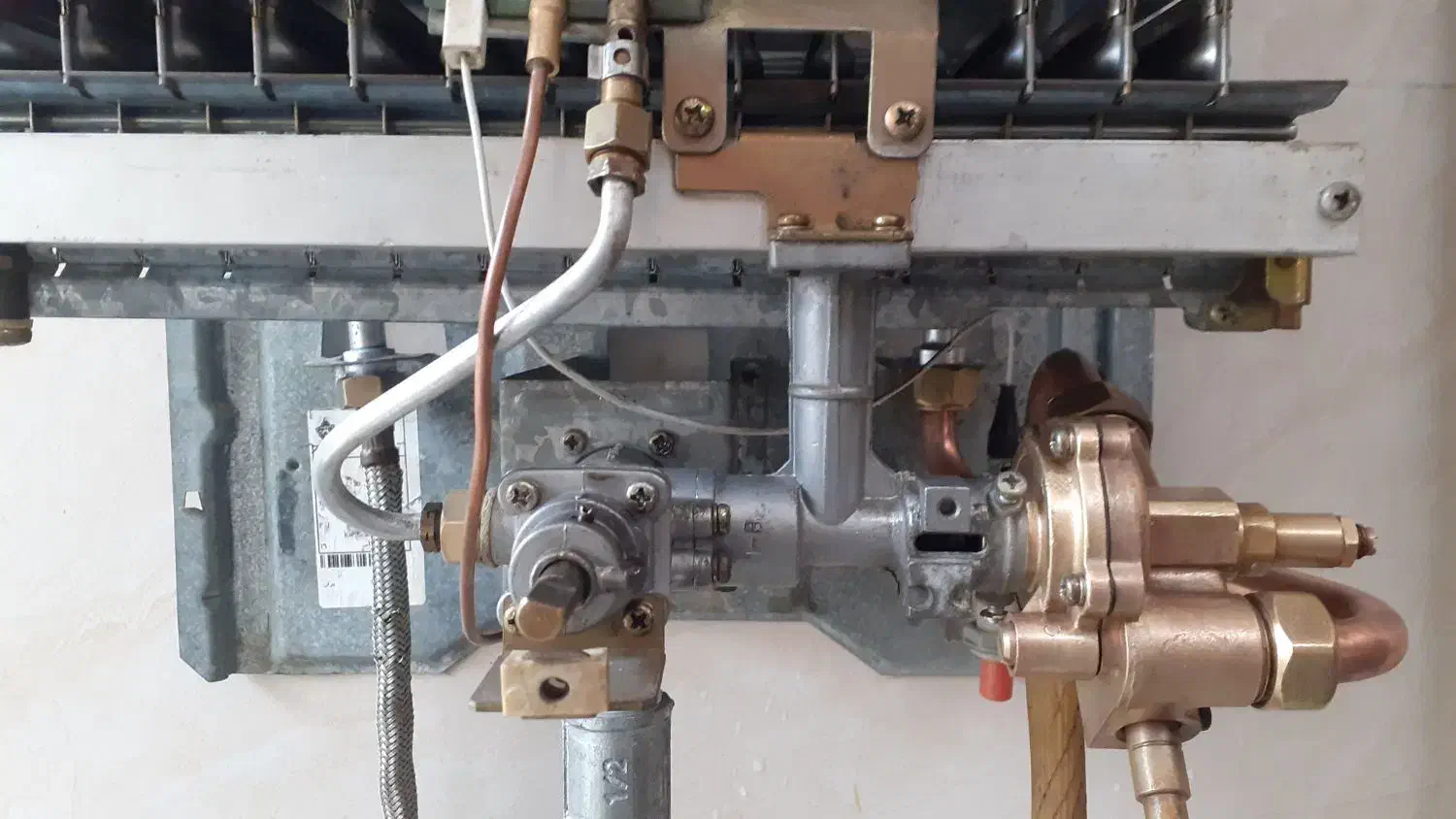 آبگرمکن دیواری|آبگرمکن، پکیج، شوفاژ|رشت, دباغیان|دیوار