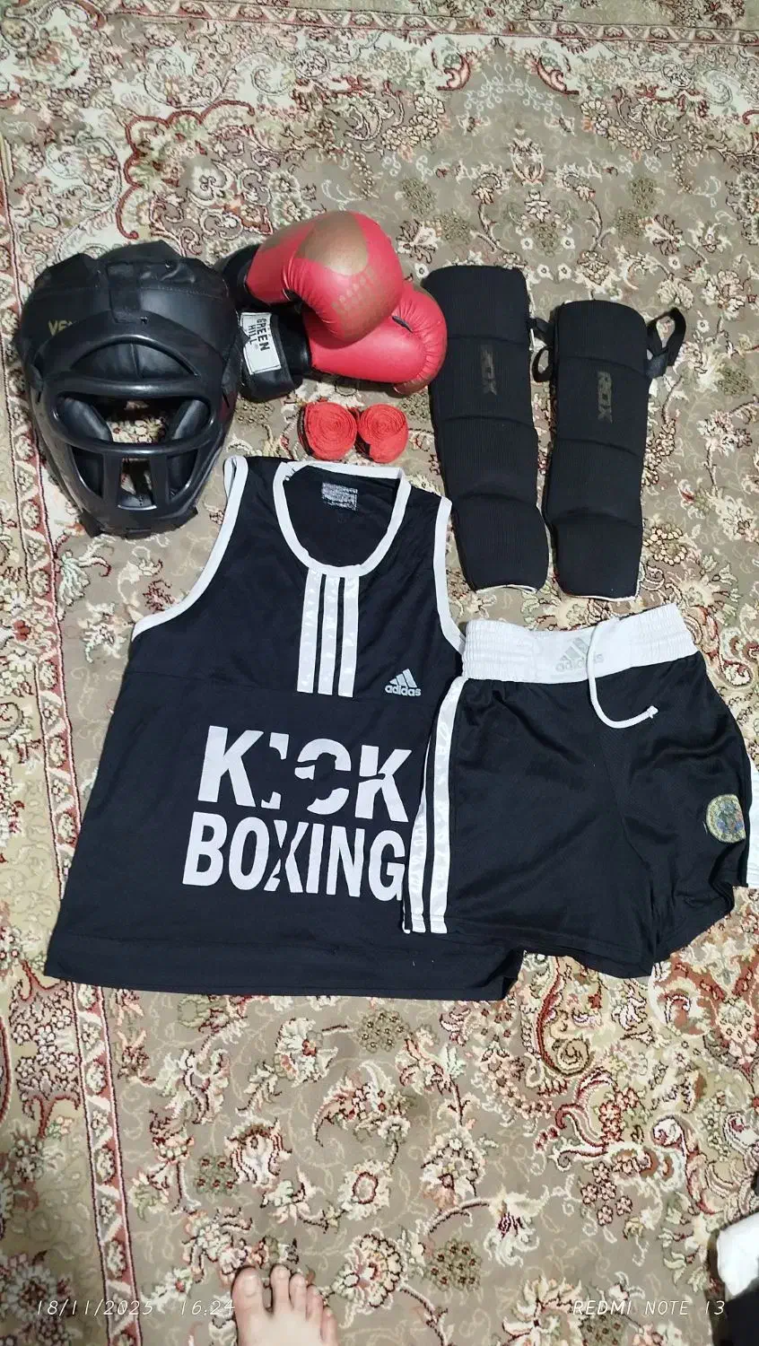 لوازم کیک بوکسینگ ،دستکش،کلاه،ساق بند،تاپ وشورت|تجهیزات ورزشی|پاکدشت, شهرک امام رضا|دیوار