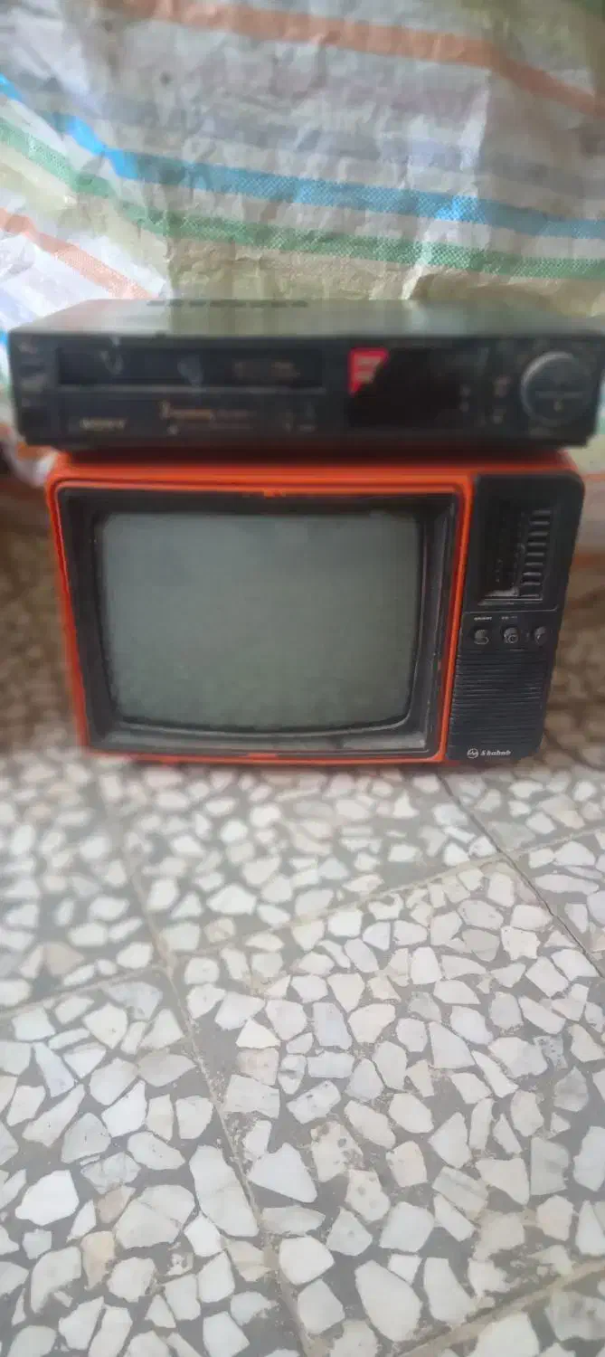 تلویزیون سیاه وسفید|کلکسیون اشیاء عتیقه|لنگرود, |دیوار