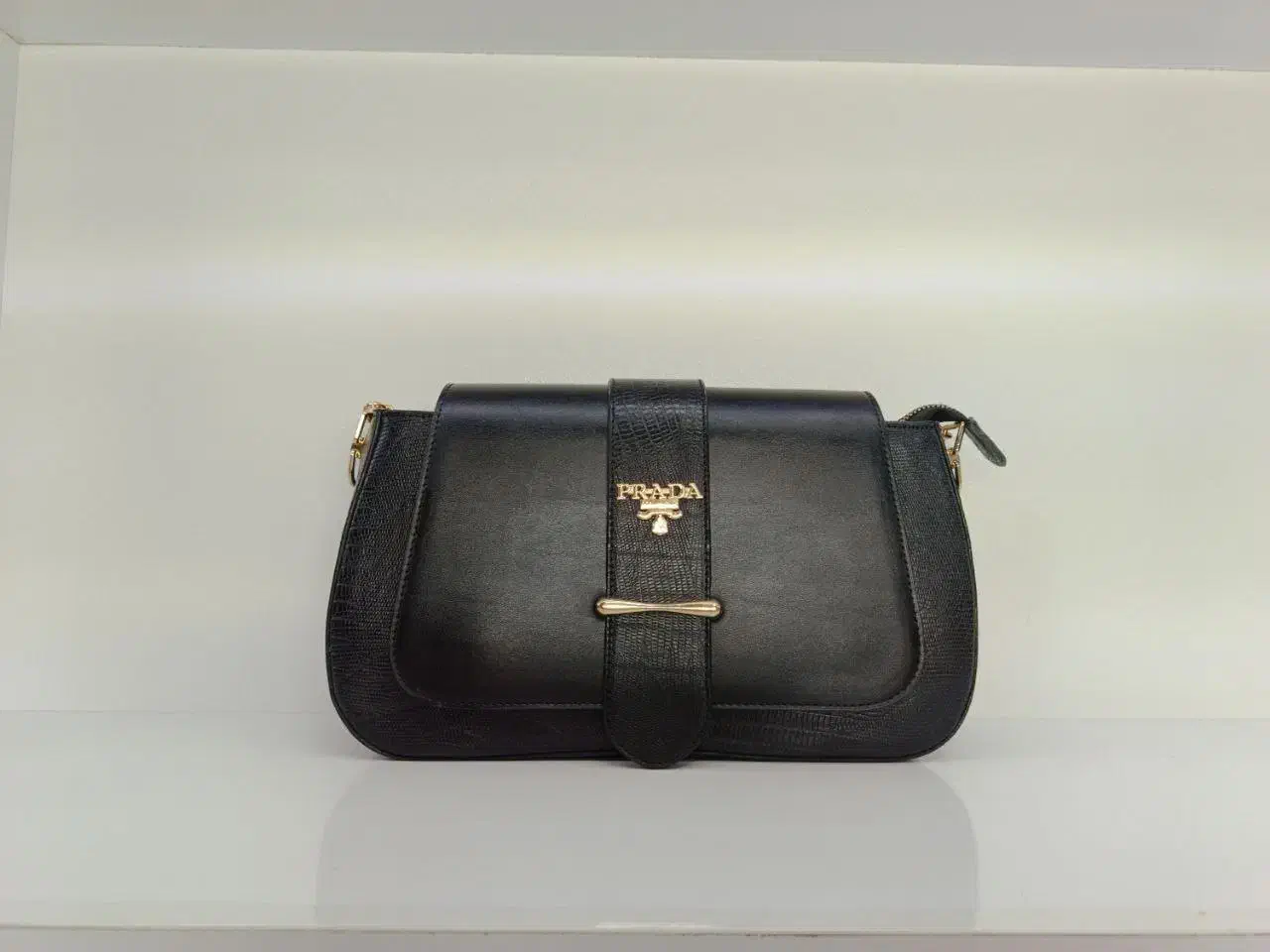 کیف زنانه چرم طبیعی سایز متوسط|کیف، کفش، کمربند|محمدشهر, محمدشهر|دیوار