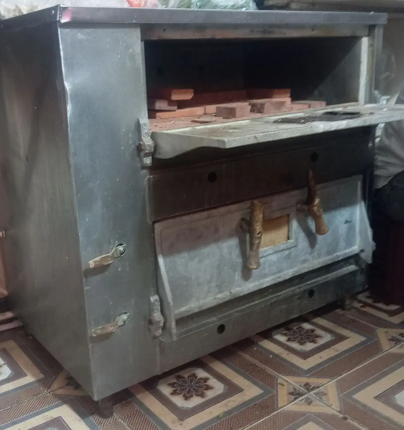 فر پیتزا|کافیشاپ و رستوران|ملکان, |دیوار