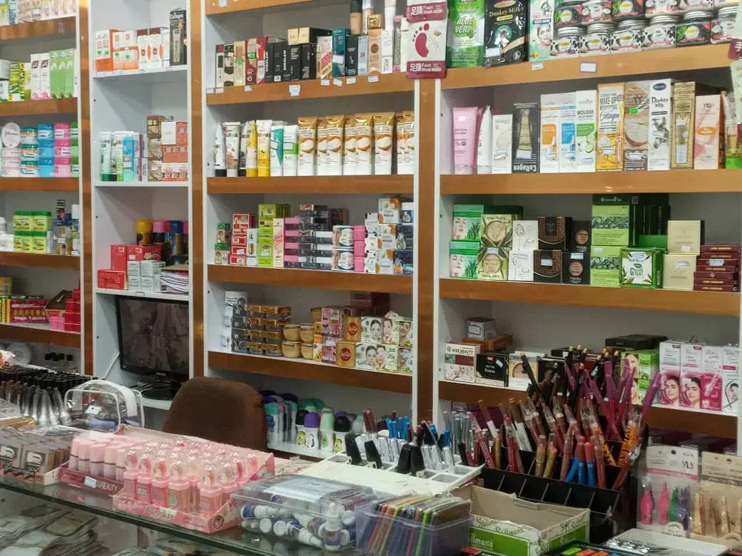 فروش مغازه لوازم ارایشی با تمام اجناس|فروشگاه و مغازه|خاش, |دیوار