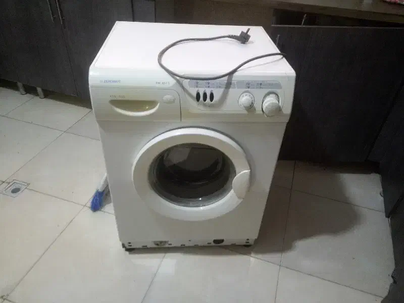 ماشین لباسشویی زیرووات ایتالیایی|ماشین لباسشویی و خشک‌کن لباس|قرچک, زیبا شهر|دیوار