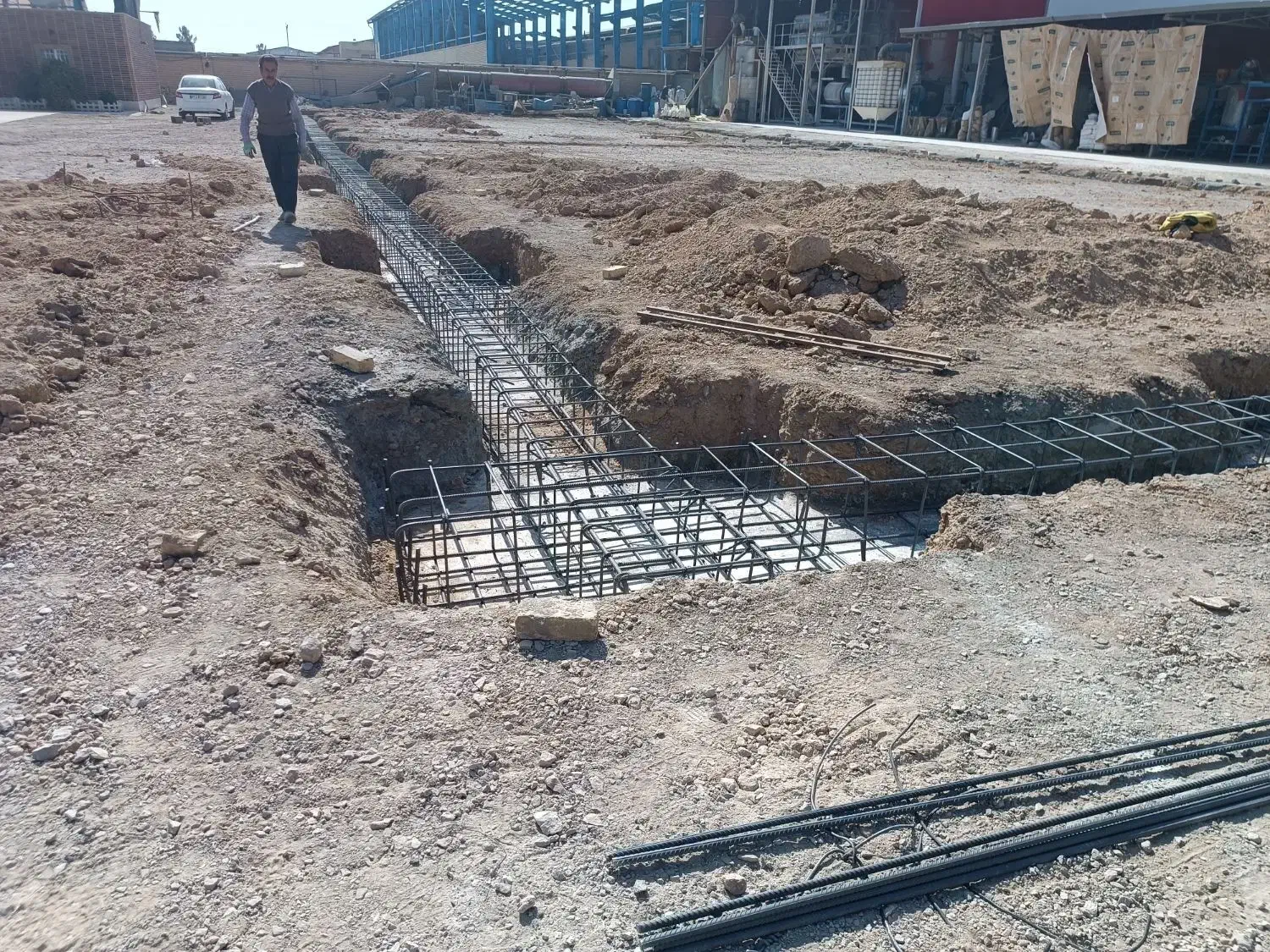 استخدام کارگر آرماتوربند قالب بند و بتن ریز|استخدام معماری، عمران و ساختمانی|سیستان, |دیوار