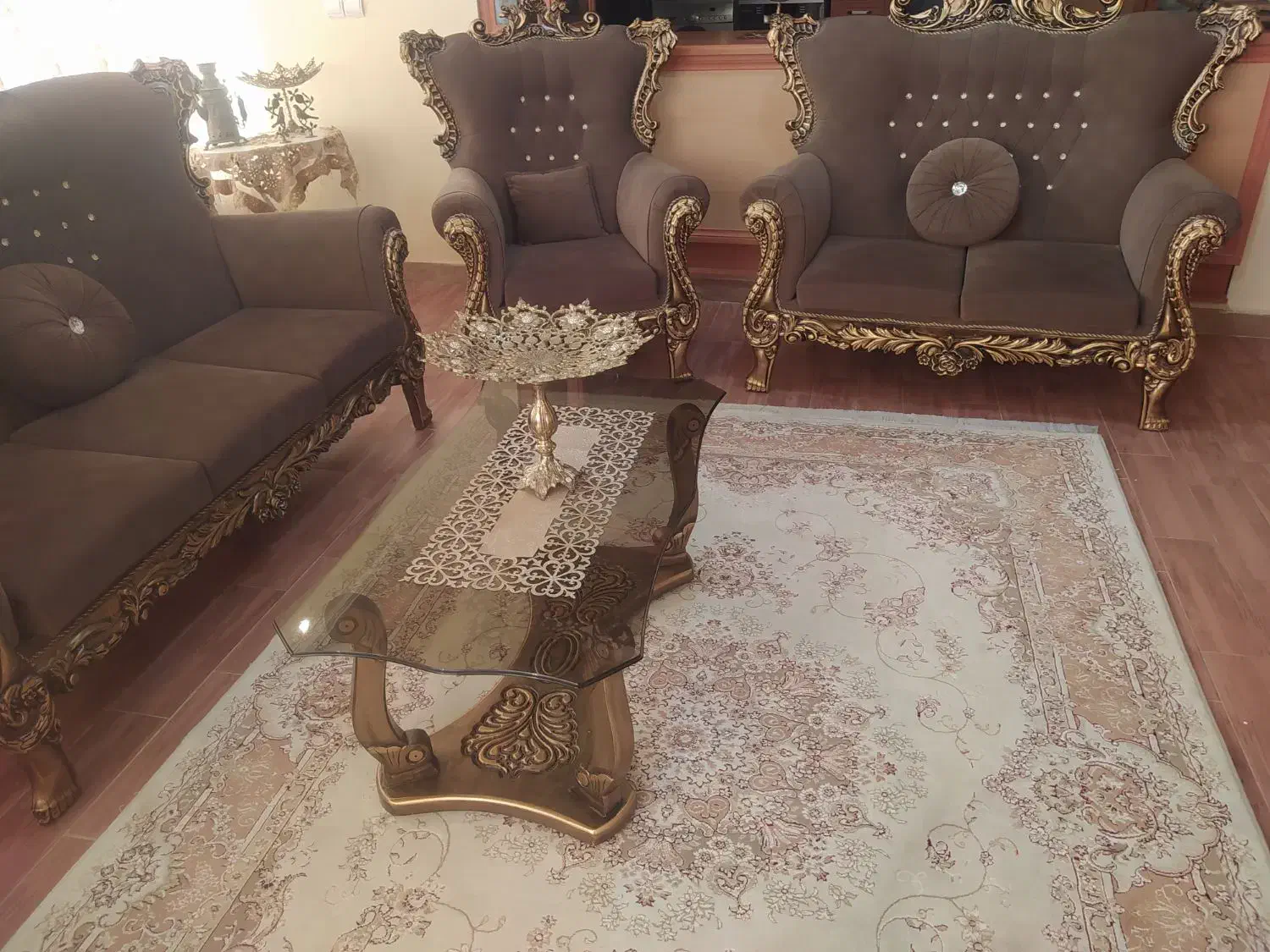 مبل سلطنتی 7نفره با سه میز عسلی|مبلمان خانگی و میز عسلی|ایلام, |دیوار