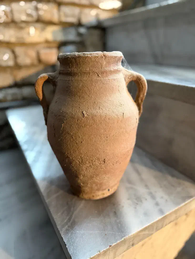 ترازو و کوزه قدیمی|کلکسیون اشیاء عتیقه|گلپایگان, |دیوار