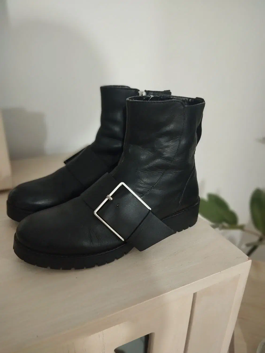 نیم بوت برند استرادیواریوس|کیف، کفش، کمربند|گرگان, |دیوار