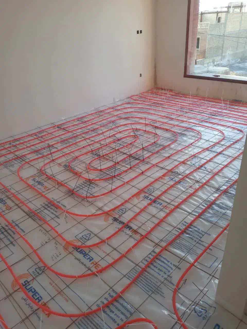 تاسیسات ولوله کشی آب گاز وپلیکا|خدمات پیشه و مهارت|کاشان, کارگر|دیوار