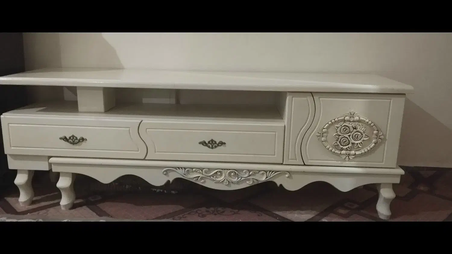 میزتلویزیون درحدنو‌سالم سالم بدون شکستگی|میز تلویزیون|ساوه, |دیوار