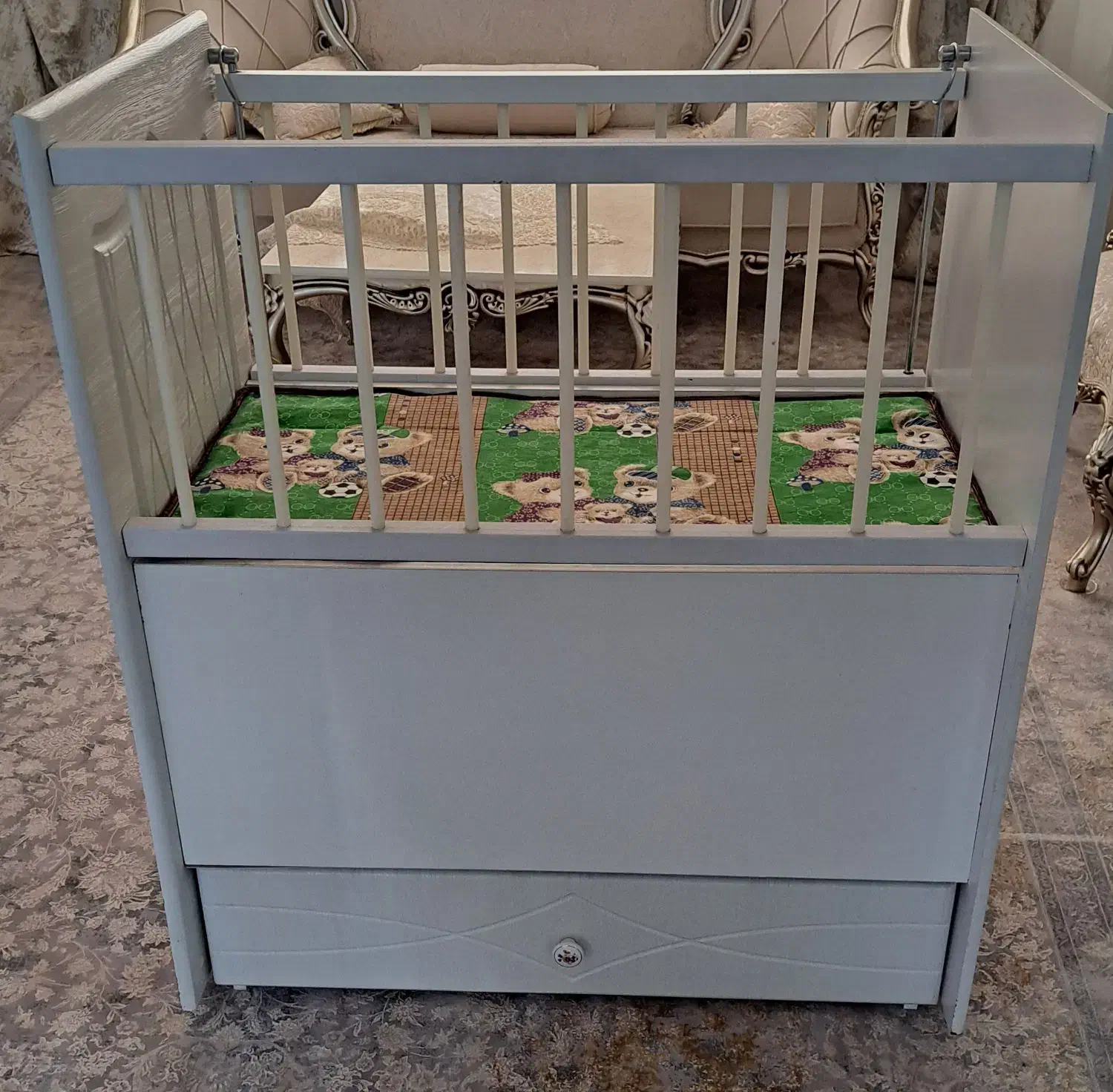 تخت نوزاد متحرک کنار تخت مادر درحد نو|تخت و صندلی بچه|شهریار, شهرک وائین|دیوار