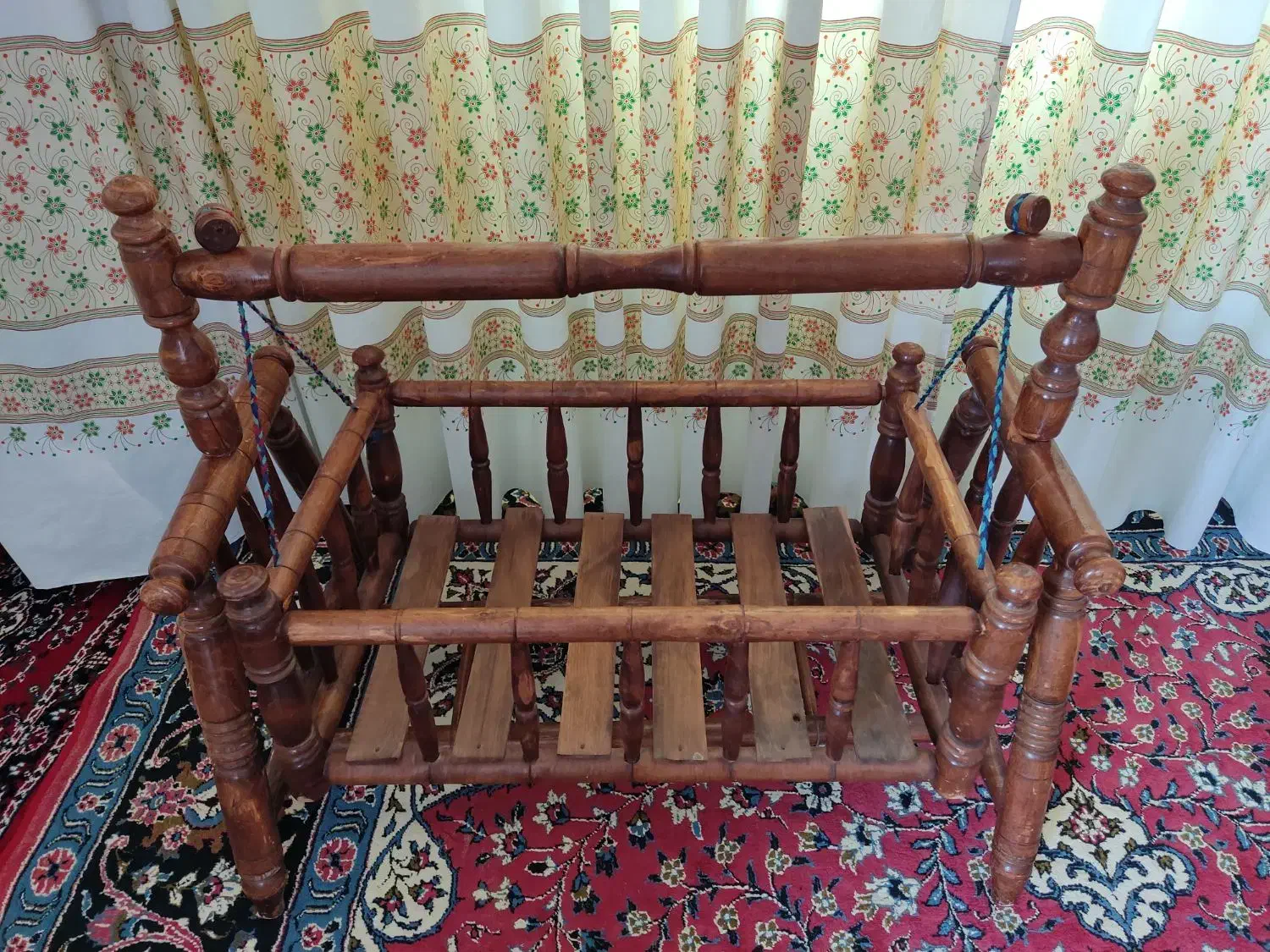 گهواره چوبی|اسباب و اثاث بچه|اسفراین, |دیوار