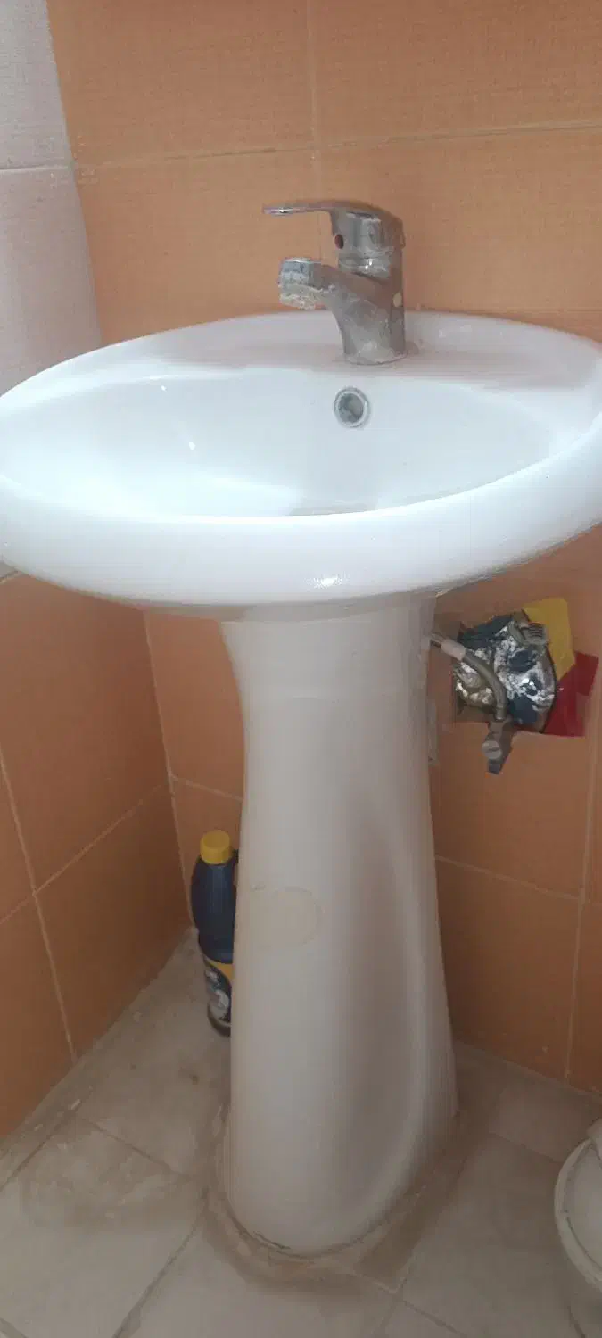 شیرآلات، آینه سرویس، سنگ توالت، روشویی و سیفون|مصالح و تجهیزات ساختمان|کاشان, شهرک خاتم الانبیا (مسکن ملی کاشان)|دیوار