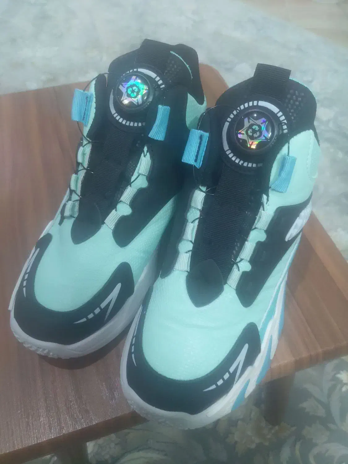 دو جفت کفش|کیف، کفش، کمربند|فاروج, |دیوار