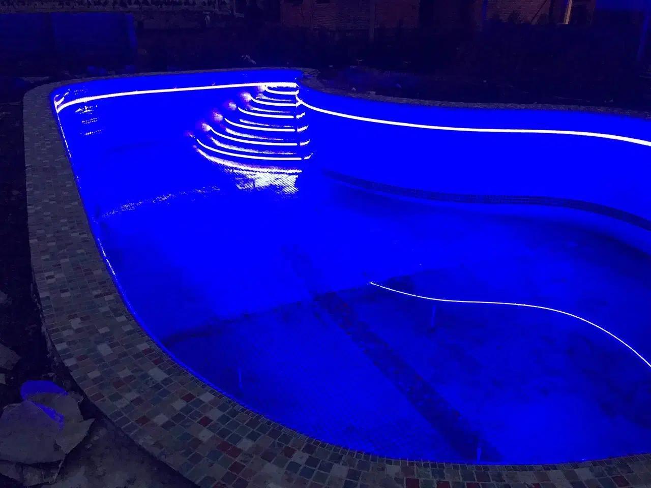 اجرای کاشی استخر تضمینی|خدمات پیشه و مهارت|تالش, هشتپر|دیوار