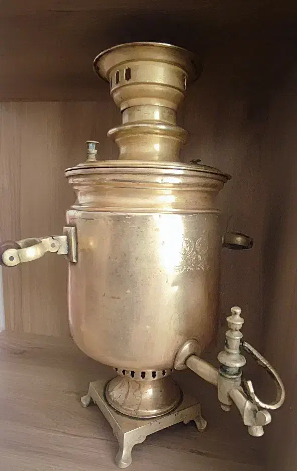 سماور ذغالی برنجی روسی|کلکسیون اشیاء عتیقه|لاهیجان, خمیر کلایه|دیوار