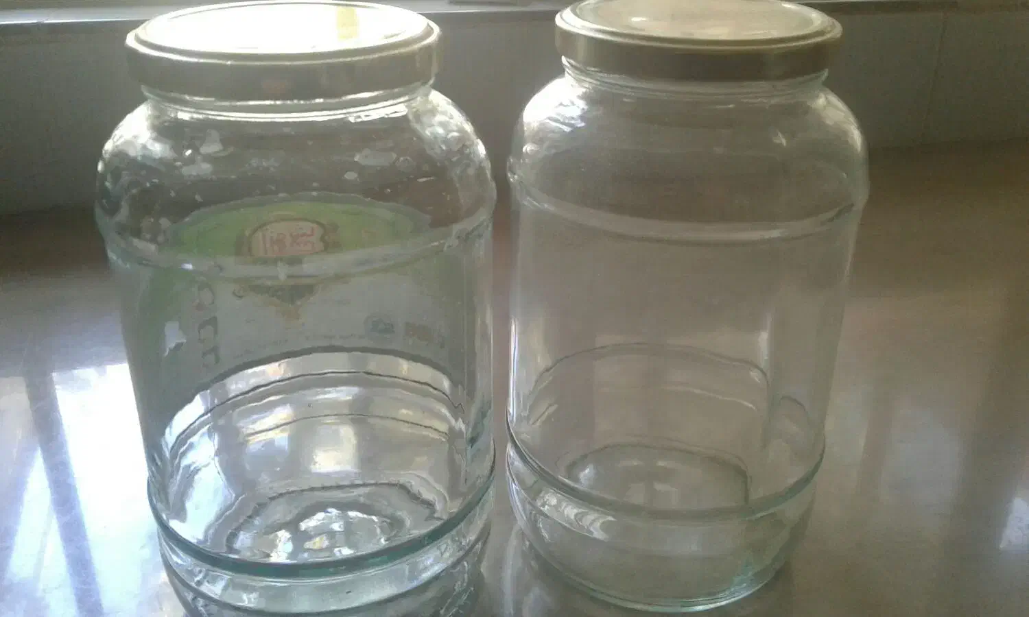 تعدادی شیشه خای|ظروف نگهدارنده، پلاستیکی، یکبارمصرف|بیرجند, |دیوار