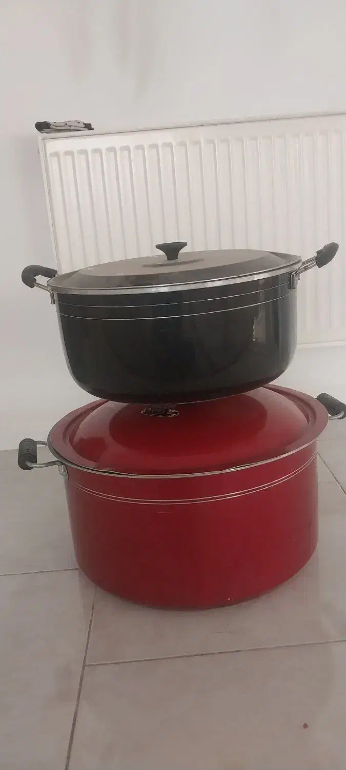 دو عدد قابلمه|ظروف پخت‌وپز|مشکین‌دشت, |دیوار