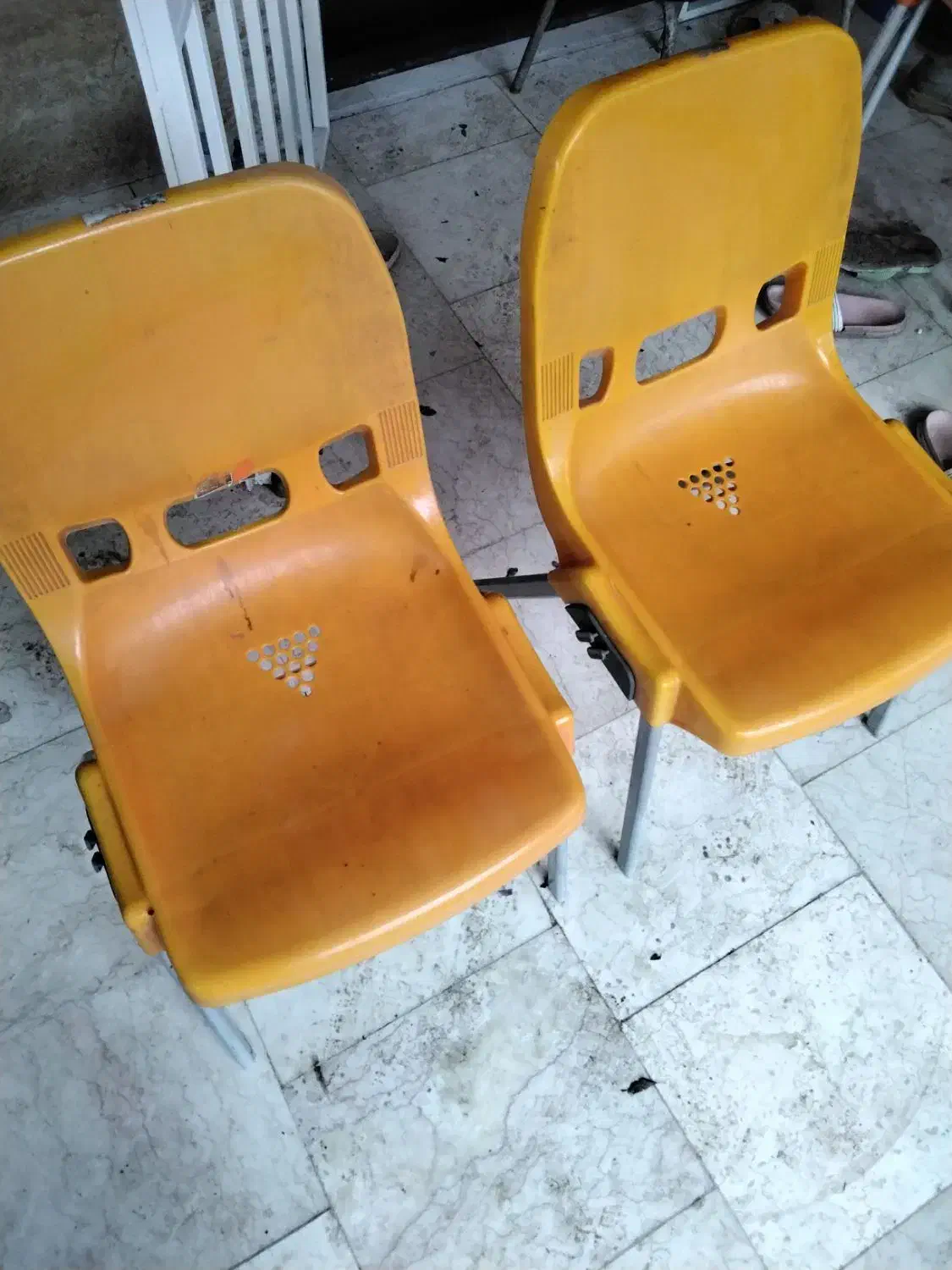 ۶ عدد صندلی دست دوم کار کرده|صندلی و نیمکت|کیاشهر, |دیوار